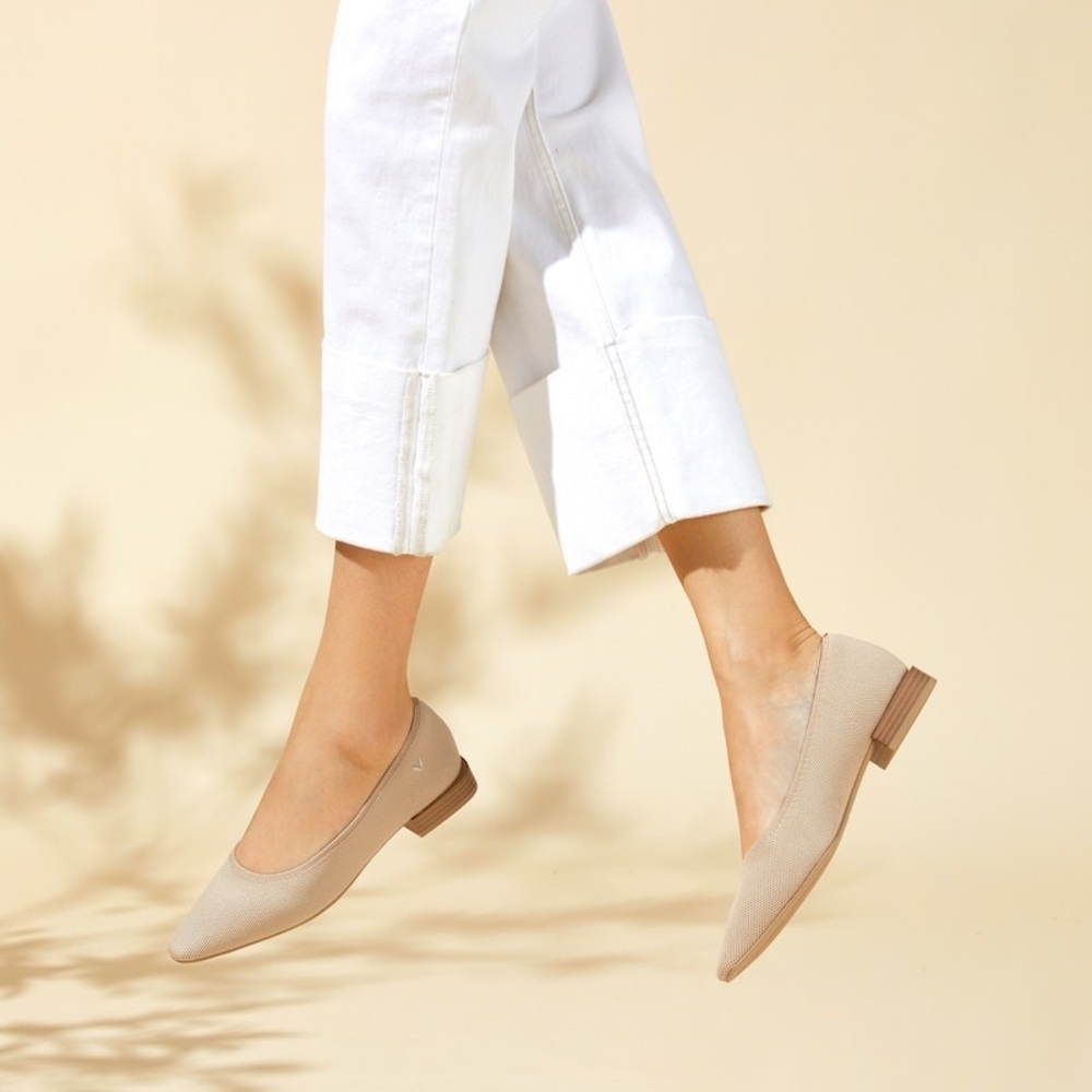 NEW Vivaia Minnie Pro Square Toe Pointed Heels Short Tan Size 42 NWOT